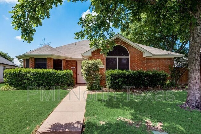 Building Photo - 8101 Hyde Park Dr