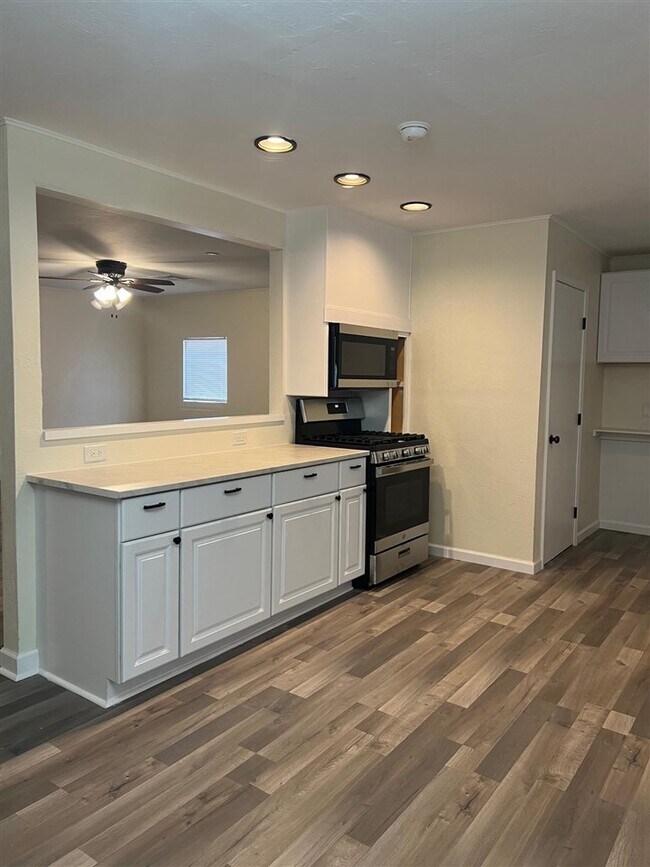 Building Photo - 6441 NW Compass Dr