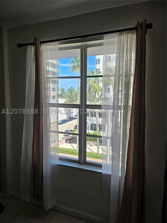 Foto del edificio - 3030 Collins Ave