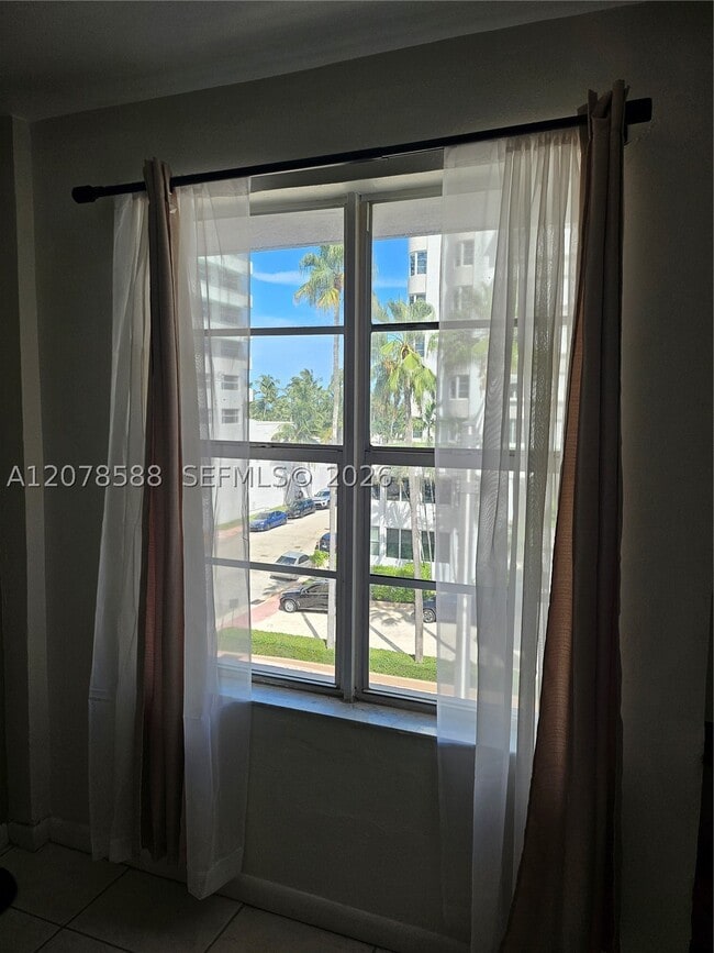 Building Photo - 3030 Collins Ave