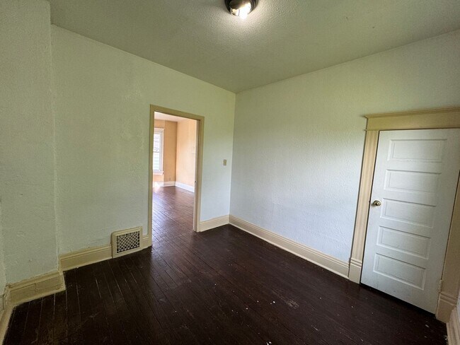 Building Photo - 309 N Johnson St