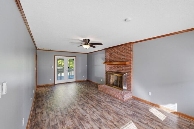 Foto del edificio - Spacious 4BR with Beautiful Backyard Retreat!