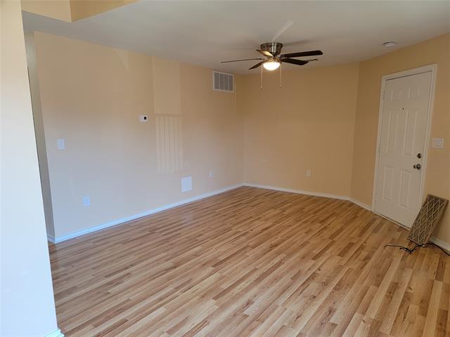 Foto del edificio - 9837 Walnut St