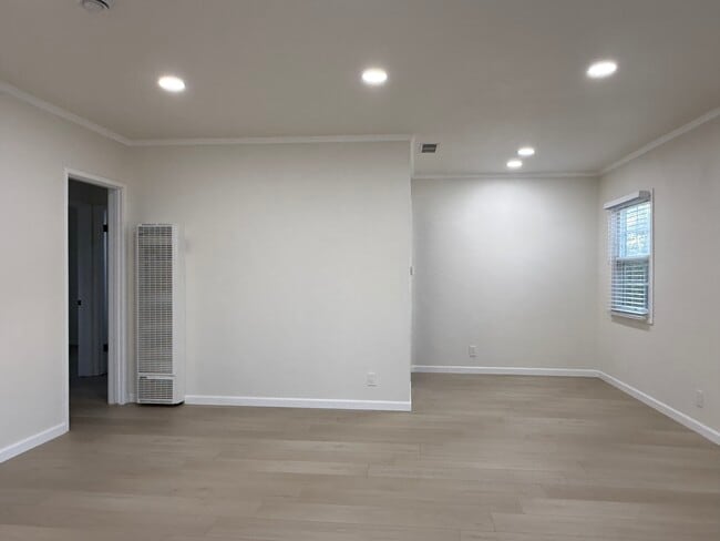 Building Photo - 6522 W 86th Pl