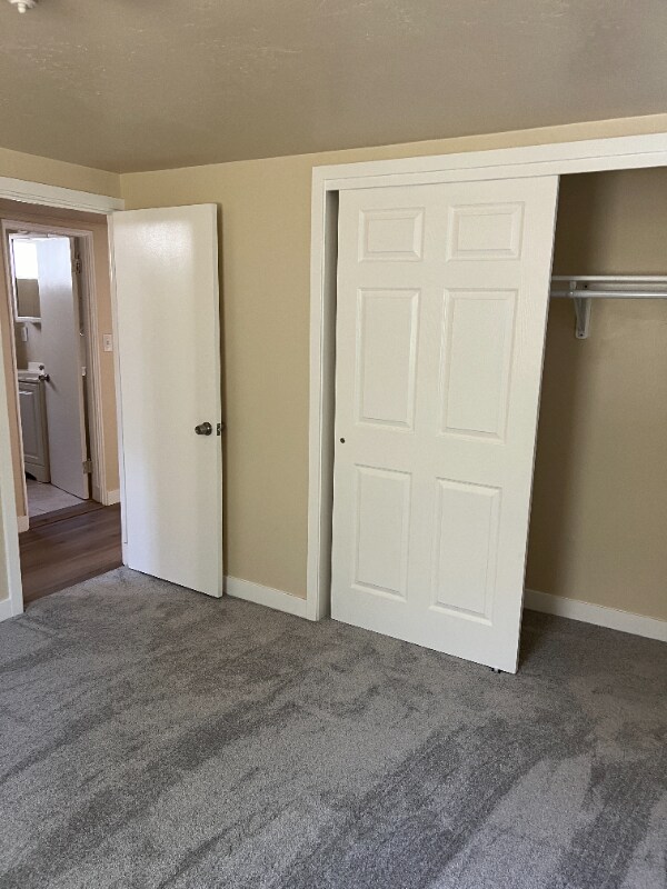 Foto del edificio - 1876 S Roberta St