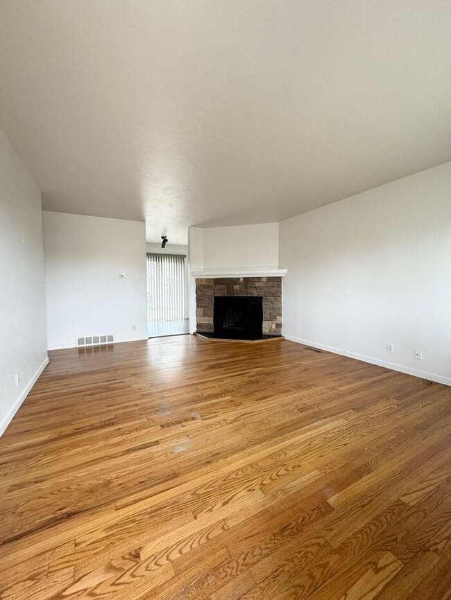 Building Photo - Charming Updated 3bd, 1bath Home In SW Lov...