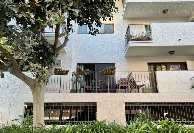 Foto del edificio - 837 N West Knoll Dr