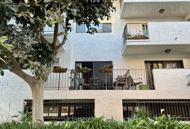 Building Photo - 837 N West Knoll Dr