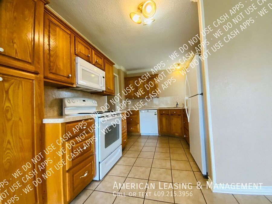 Primary Photo - 3901 W Beverly Ave