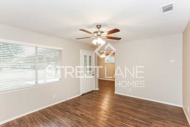 Building Photo - Charming 3 Bedroom in Arlington!