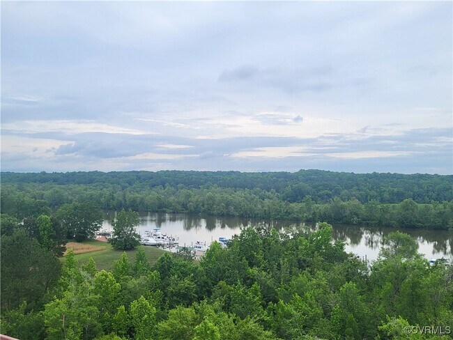 Foto del edificio - 301 Beacon Ridge Dr