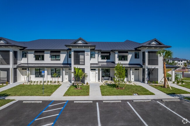 Building Photo - Waterfront On Hatchett Creek