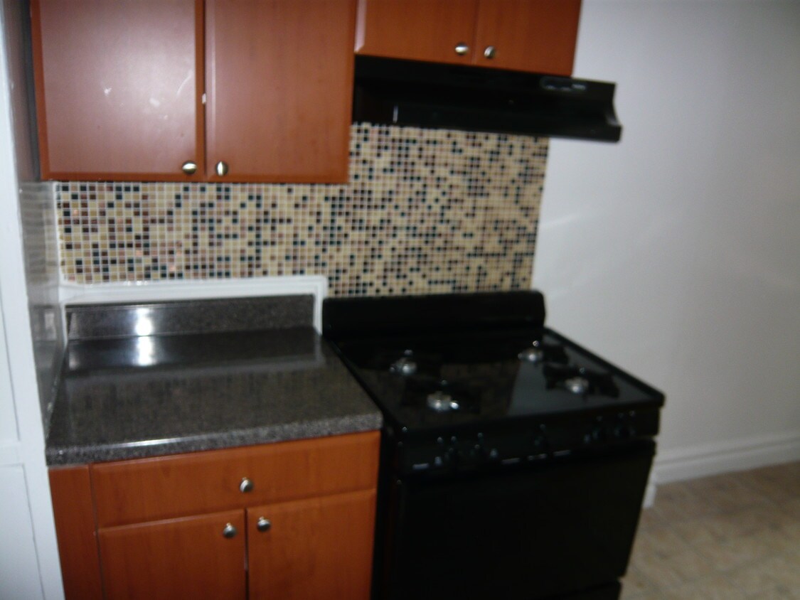 Primary Photo - 2136 Wallace Ave