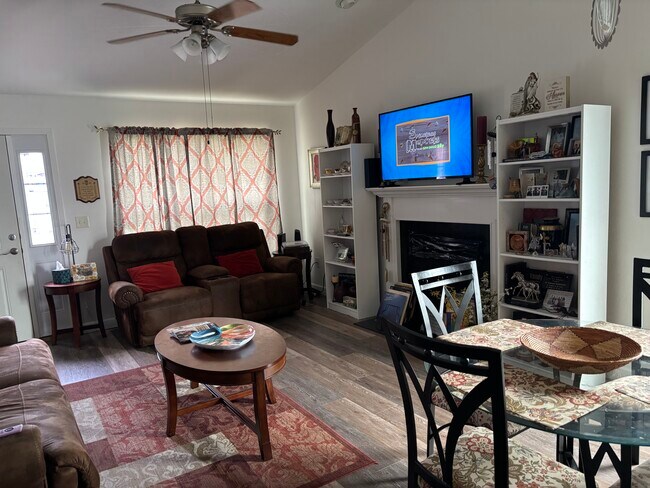 Foto del edificio - 10961 Upland Terrace Dr