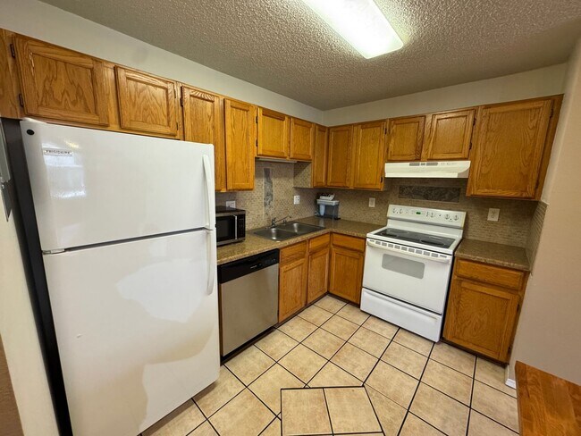Foto del edificio - Centrally Located 2 Bed 1 Bath Condo in Colorado Springs!!
