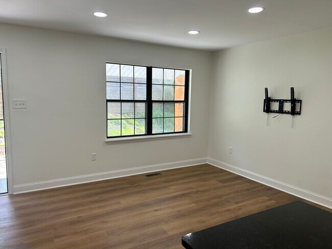Foto del edificio - Charming 2 Bed / 2 Bath Home – Walk to Dow...