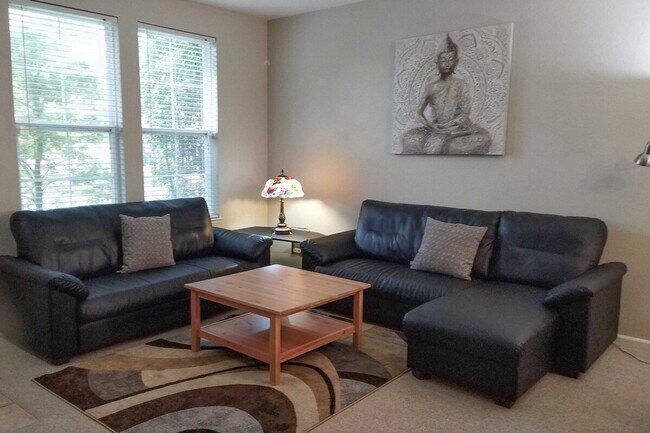 Building Photo - 264 Ridgeview Dr