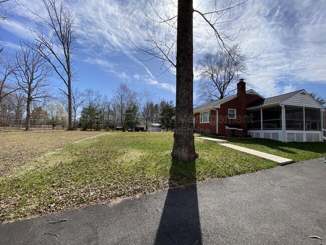 Foto del edificio - 15101 Spotswood Furnace Rd