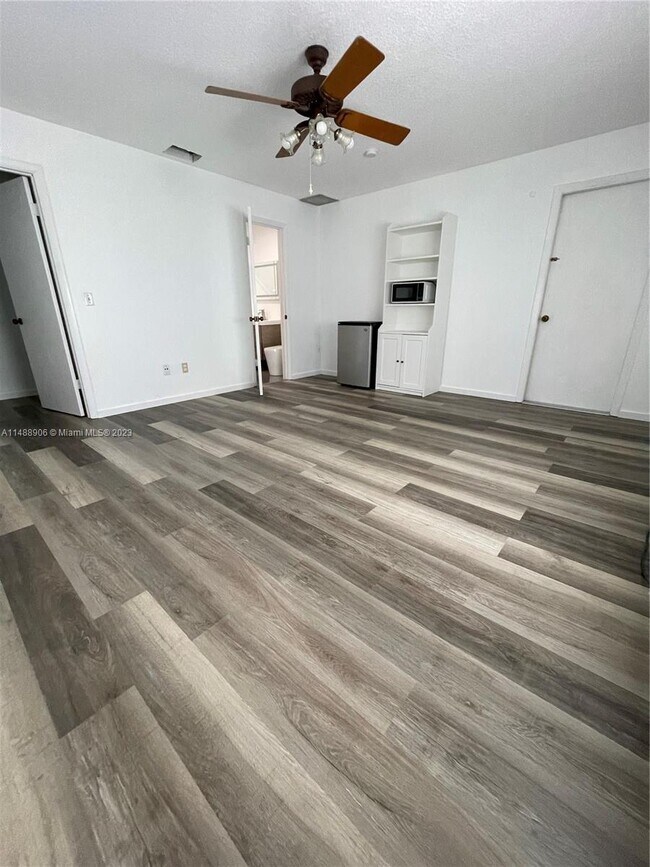 393 La Mancha Ave, Royal Palm Beach, FL 33411 House Rental in Royal