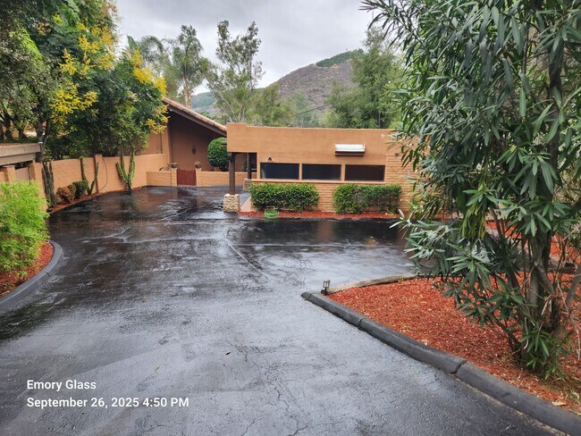 Foto del edificio - 9006 Old Castle Rd