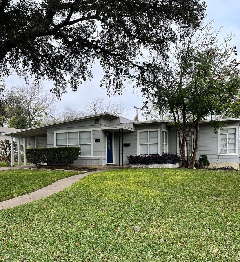Primary Photo - 3 br, 1 bath House - 135 Timberlane