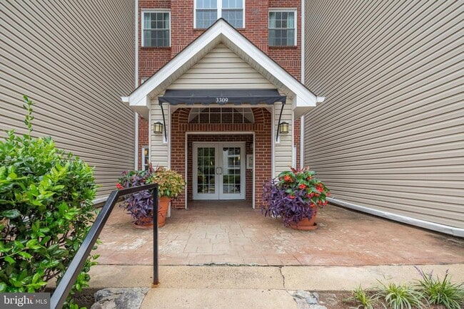 Foto del edificio - 3309 Wyndham Cir