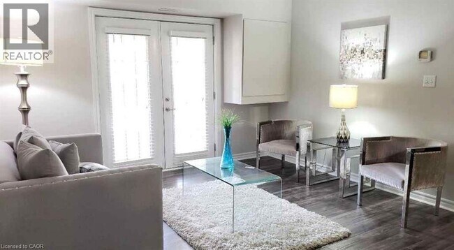 Photo du bâtiment - 1360 Main St E