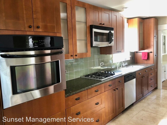 Building Photo - 2 br, 1 bath House - 427 E. Micheltorena #D