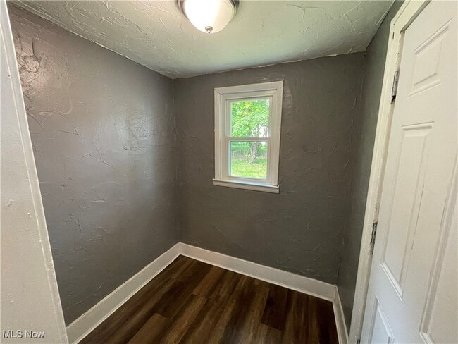 Building Photo - 730 Noble Ave