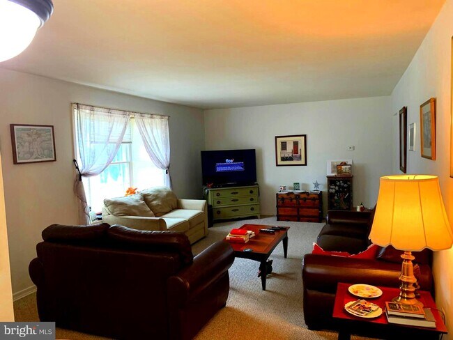 Foto del edificio - 219 Lakeside Dr