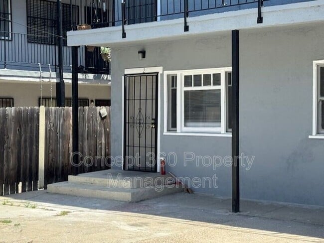 Building Photo - 758 Cerritos Ave