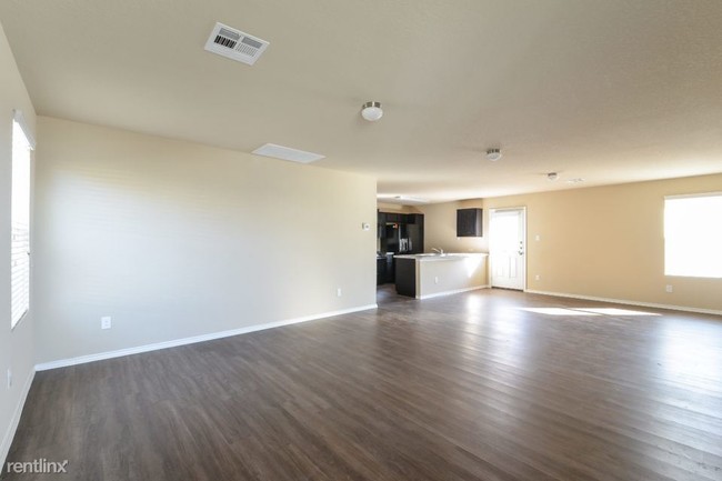 Building Photo - 9735 Marbach Rd