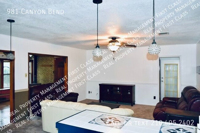 Building Photo - Canyon Lake Oasis!