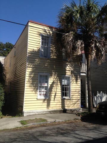 Building Photo - 10 Trapman St