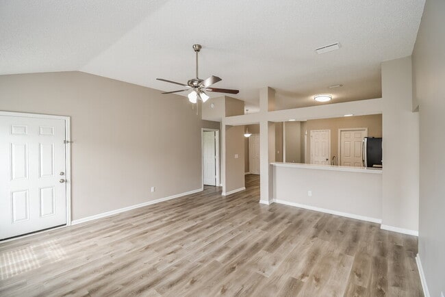 Building Photo - 383 Summit Dr