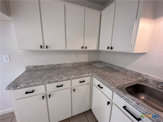 Building Photo - 1202 Urbantke Ct