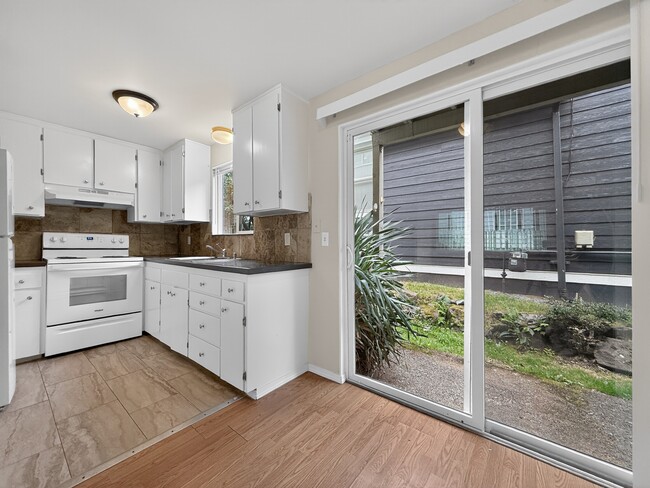 Building Photo - 9015 9th Ave SW