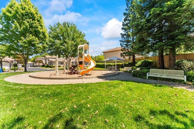Foto del edificio - Beautiful 3 Bedroom 2 Bathroom in Gated Community of Folsom, CA!