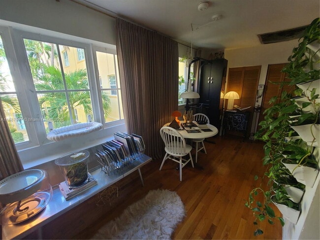 Building Photo - 1305 Drexel Ave