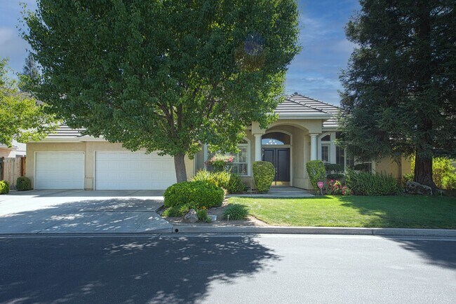Building Photo - Custom home in beautiful St Andrews Green gated community