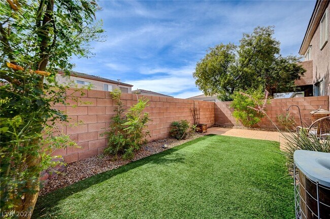 Foto del edificio - 229 Serenity Crest St