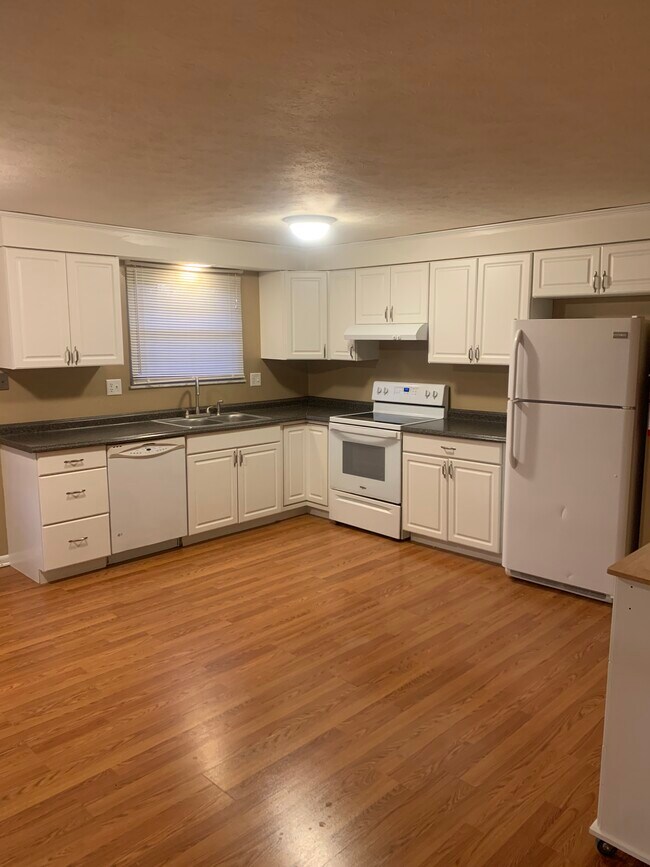 Building Photo - 1424 Town Hall Rd