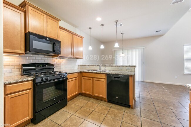 Building Photo - 2 br, 2.5 bath Condo - 1620 Bryant Dr. Uni...