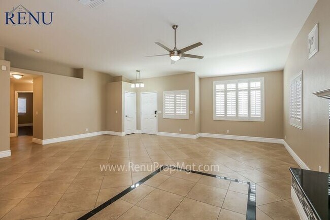 Foto del edificio - Now Available!