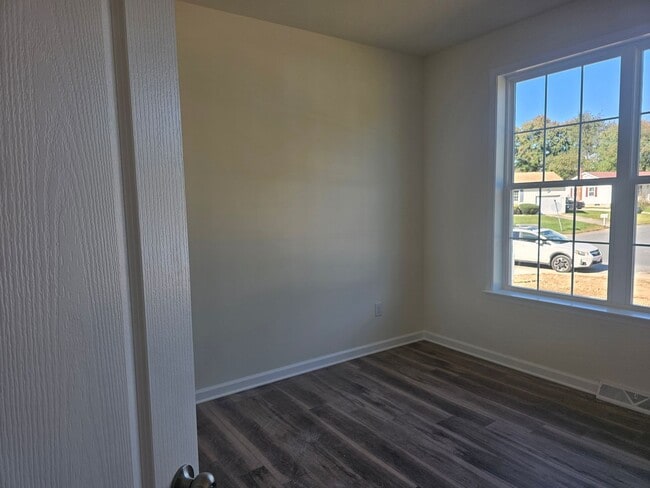 Building Photo - Brand New luxury home!