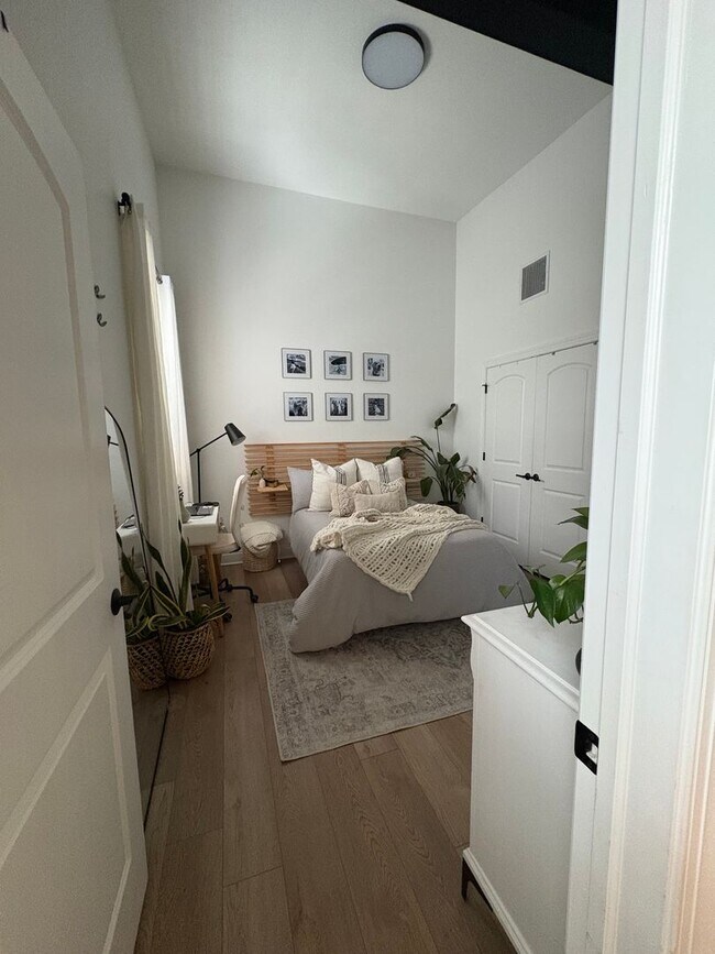 Foto del edificio - *AVAILABLE 10/10/2025*  New One Bedroom w/...