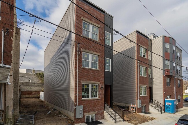 Building Photo - 614 N Pallas St