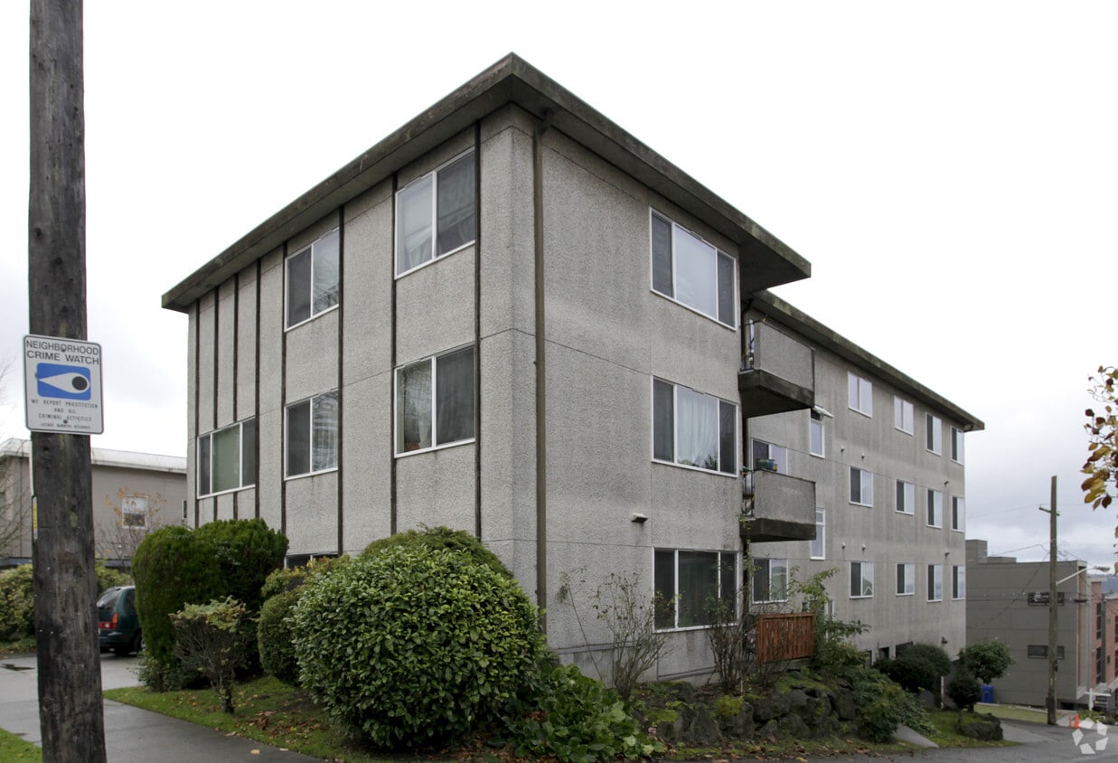 Building Photo - 1803 13th Ave S