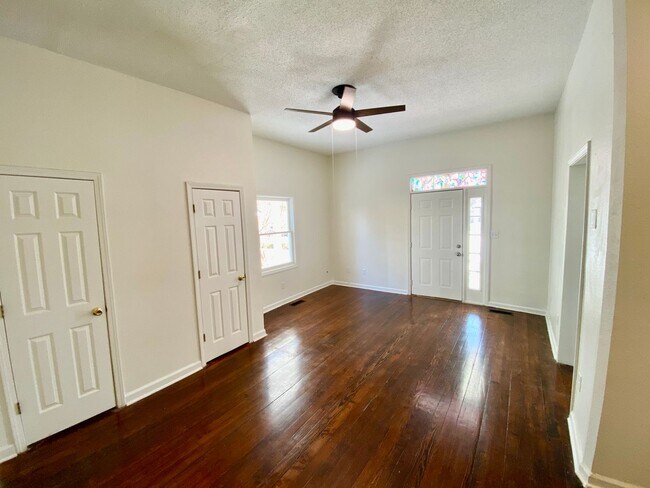 Foto del edificio - Historic Monroe Duplex