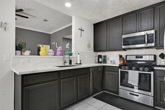 Building Photo - 5007 Ridgeway Dr